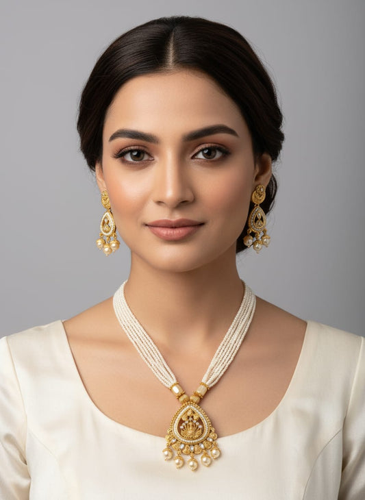Beautiful White Moti  GoldenPeacock Design Haar