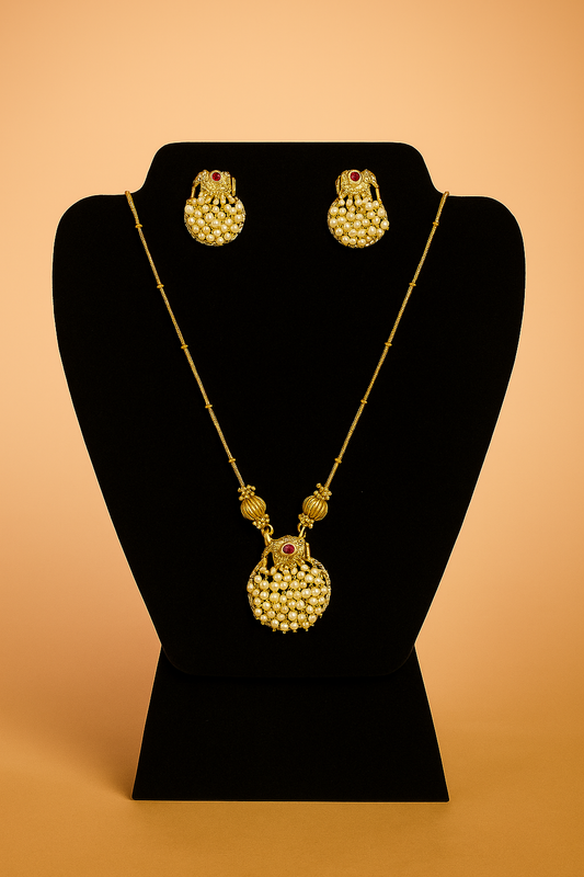 Graceful Gold Chain With Moti Pendent