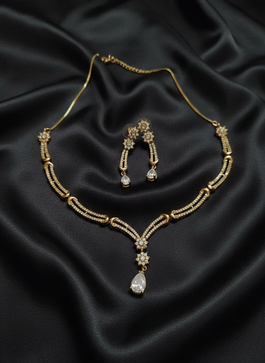 Antique polish Sleek pattern AD Jewellery Set (White)