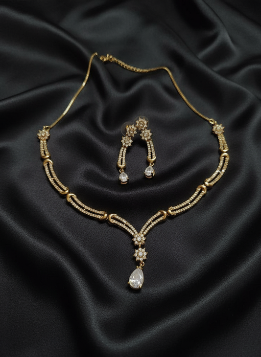 Antique polish Sleek pattern AD Jewellery Set (White)